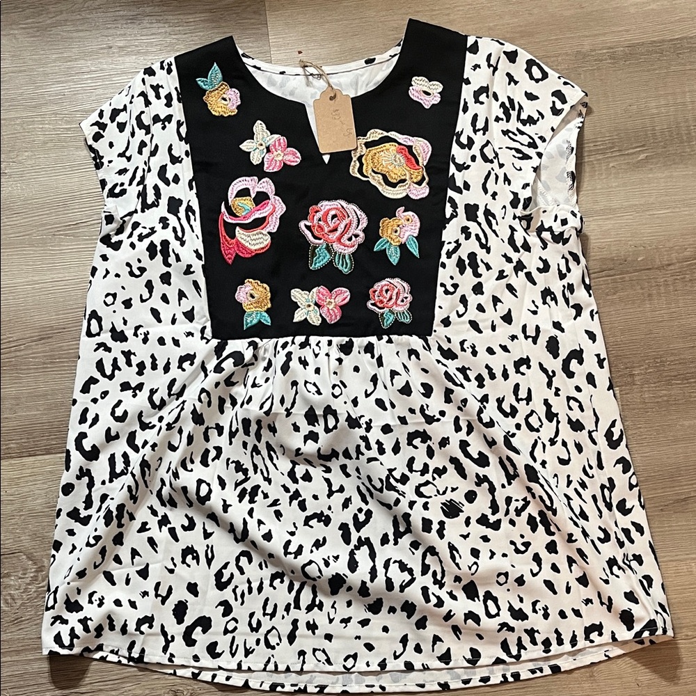 Boutique embroidered floral blouse new with tags
